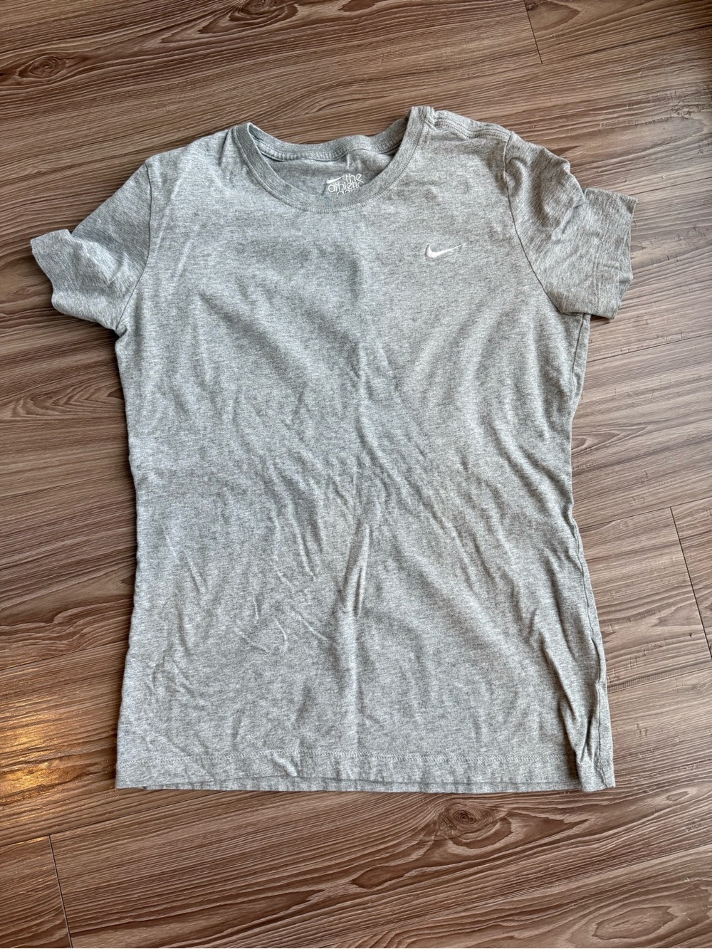 Nike Women’s Light Gray Short Sleeve Slim Fit Tee